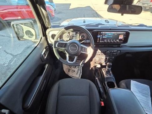 Used 2024 Jeep Wrangler Sahara image 12