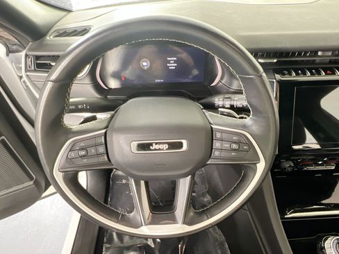 Used 2022 Jeep Grand Cherokee L Laredo image 11