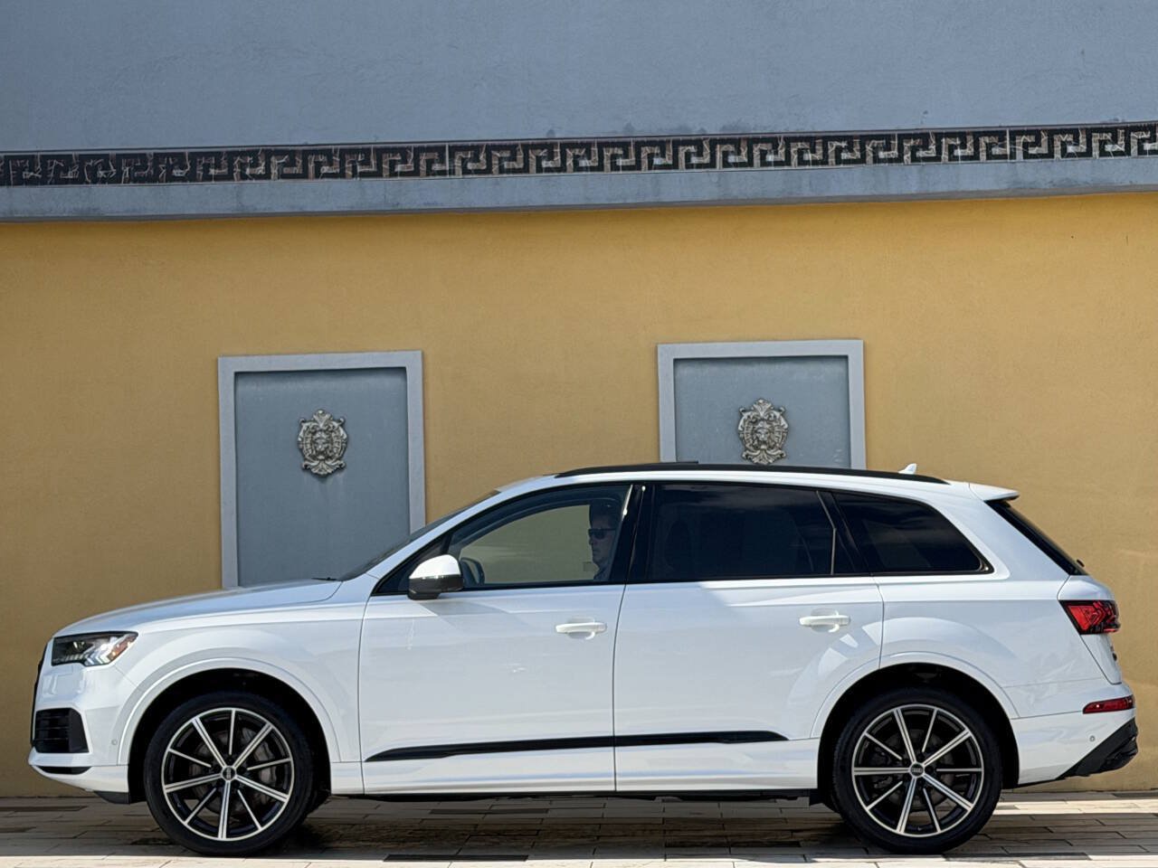 Used 2023 Audi Q7 3.0T Premium Plus w/ Premium Plus Package AWD/4WD image 8