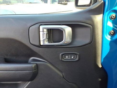 Used 2025 Jeep Wrangler Sport AWD/4WD image 23