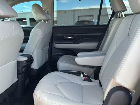 Used 2024 Toyota Grand Highlander Platinum image 13
