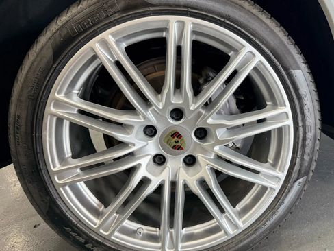 Used 2018 Porsche Cayenne Platinum Edition w/ Premium Package Plus image 44