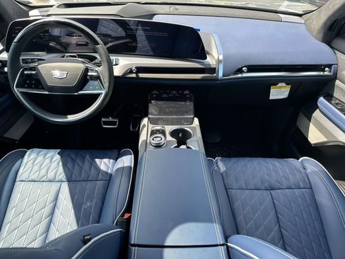 New 2026 Cadillac Vistiq Premium Luxury AWD/4WD image 17