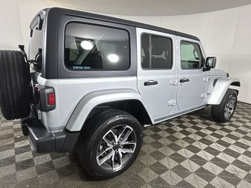 Used 2024 Jeep Wrangler Unlimited w/ Convenience Group AWD/4WD image 2