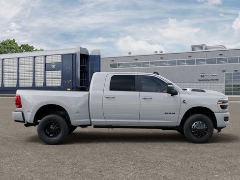 New 2026 RAM 3500 Laramie AWD/4WD image 21