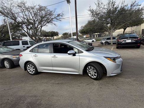 Certified 2025 Toyota Corolla LE image 4