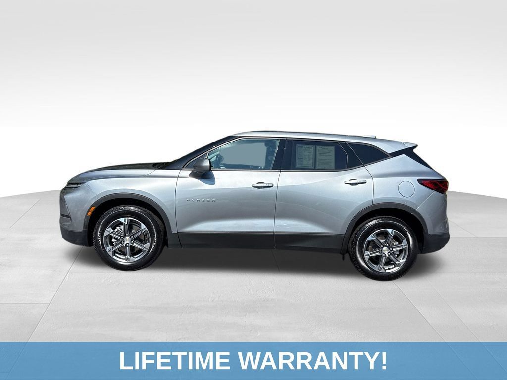 Used 2025 Chevrolet Blazer LT AWD/4WD image 3