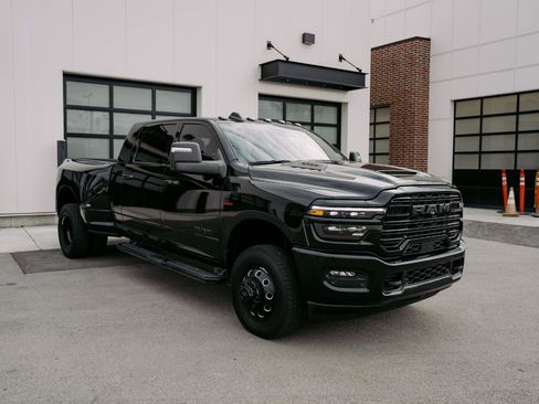 Used 2025 RAM 3500 Laramie image 9