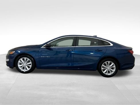 Used 2019 Chevrolet Malibu LT FWD image 2