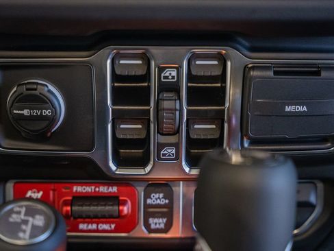 New 2025 Jeep Wrangler Unlimited Rubicon 4xe AWD/4WD image 23