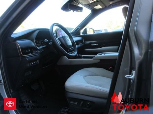 Used 2025 Toyota Grand Highlander AWD Hybrid image 29