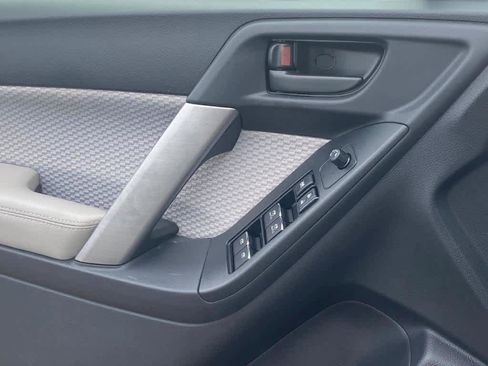 Used 2018 Subaru Forester 2.5i w/ Alloy Wheel Package image 15