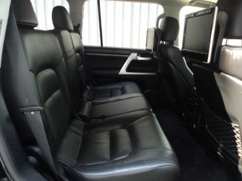 Used 2017 Toyota Land Cruiser image 10