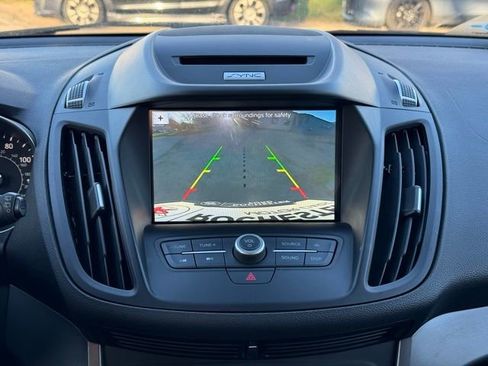 Certified 2018 Ford Escape SE w/ SE Sync 3 Package AWD/4WD image 4