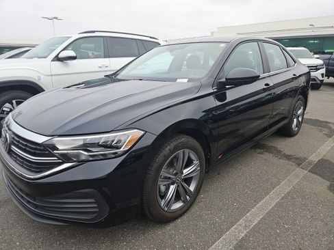 Certified 2024 Volkswagen Jetta SE w/ Panoramic Sunroof Package image 30