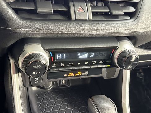 Used 2025 Toyota RAV4 LE AWD/4WD image 33