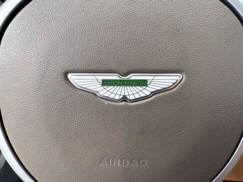 Used 2022 Aston Martin V8 Vantage Roadster RWD image 29