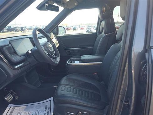 Used 2023 Rivian R1T Adventure image 9