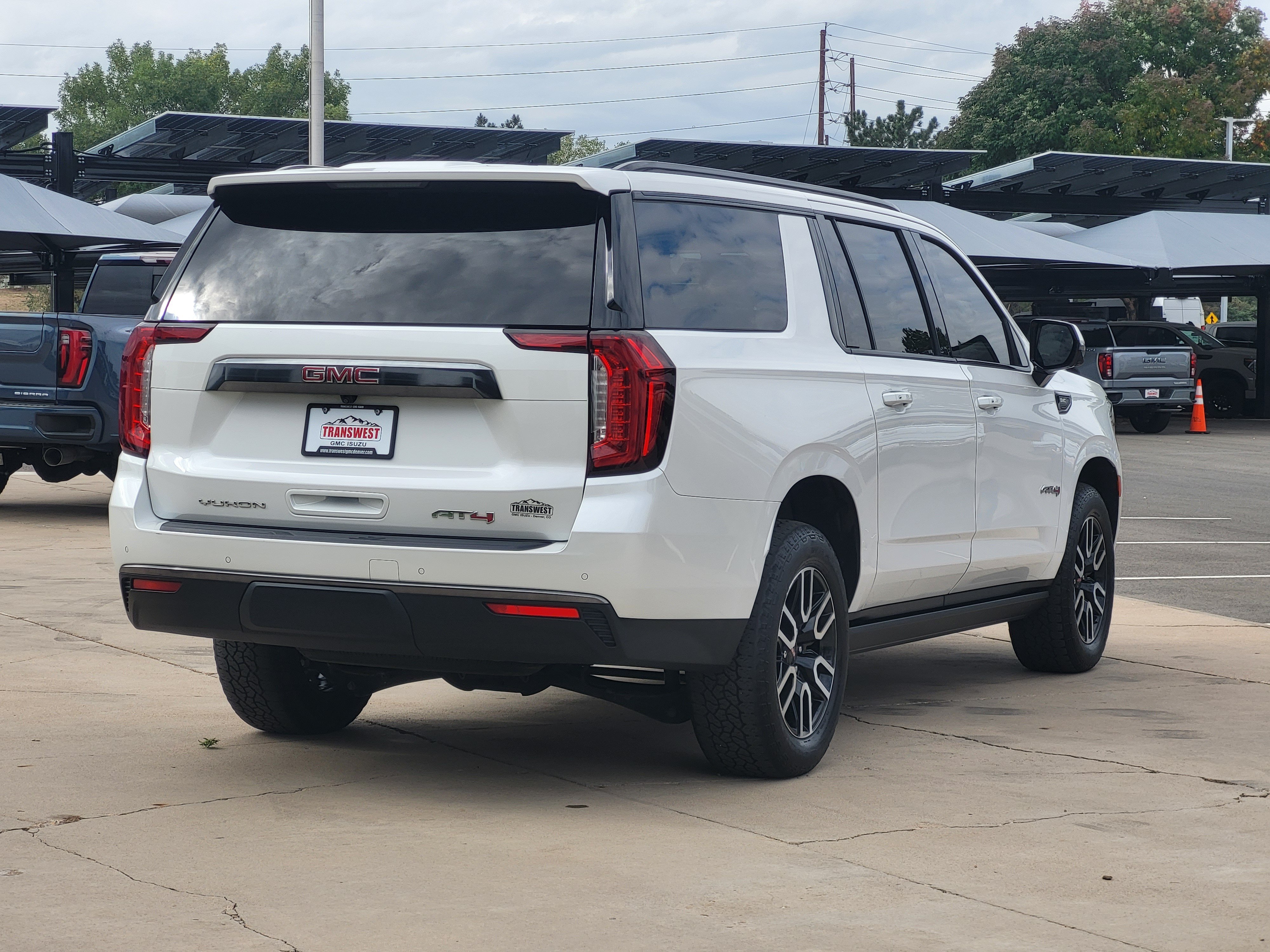 Used 2023 GMC Yukon XL AT4 w/ AT4 Premium Package AWD/4WD image 5