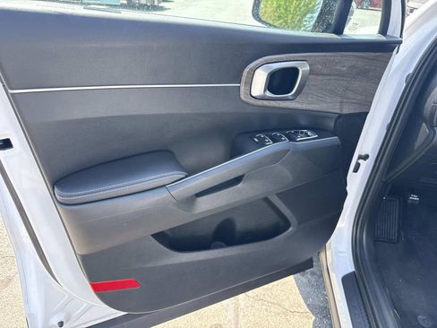 Used 2023 Kia Sorento S w/ Panoramic Sunroof Package AWD/4WD image 18