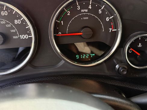 Used 2017 Jeep Wrangler Sahara image 13