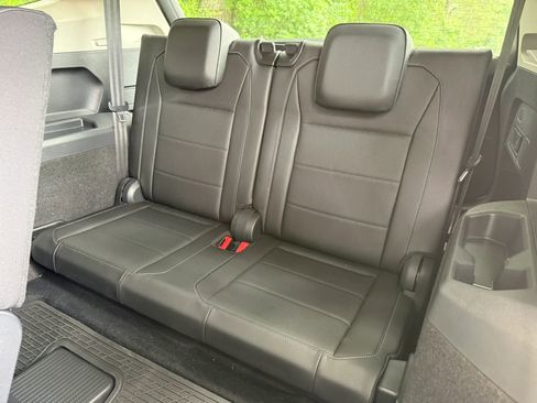 Used 2018 Volkswagen Tiguan SEL FWD image 7