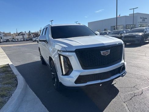 Used 2025 Cadillac Escalade V image 10