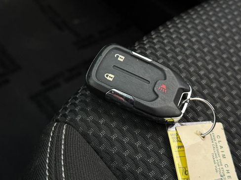 Used 2024 GMC Terrain SLE image 27