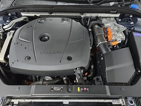 Used 2019 Volvo S60 T8 Inscription image 13