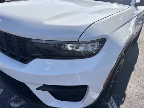 Used 2024 Jeep Grand Cherokee Altitude image 10