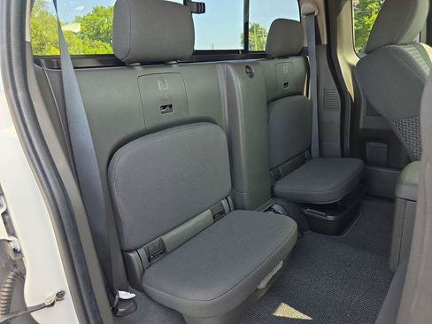 Used 2019 Nissan Frontier SV RWD image 7