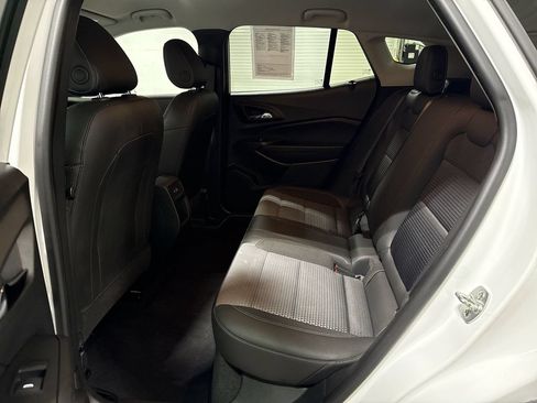 Used 2025 Chevrolet Trax LT FWD image 22
