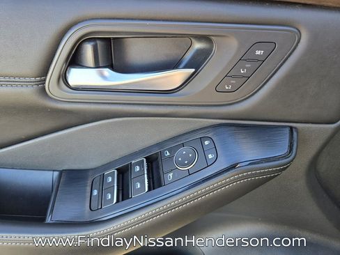 Used 2023 Nissan Rogue SL w/ SL Premium Package image 21