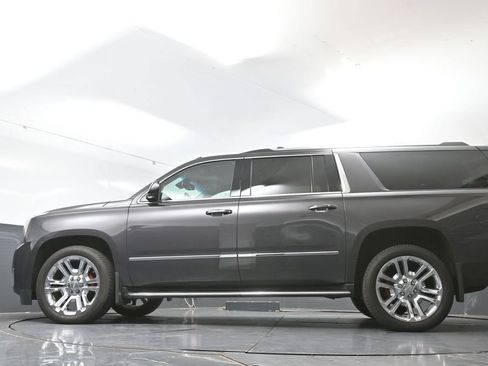 Used 2018 GMC Yukon XL SLT w/ Premium Edition AWD/4WD image 30