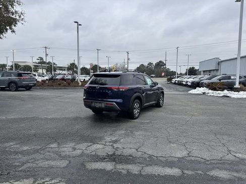 New 2026 Nissan Pathfinder SL image 5