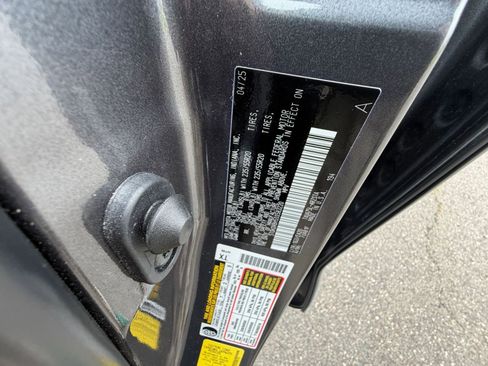 Used 2025 Toyota Highlander XSE AWD/4WD image 34