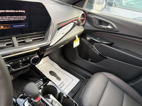 New 2026 Chevrolet Trax RS w/ Sunroof Package FWD image 30