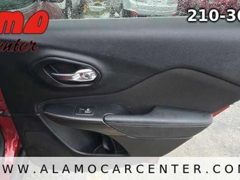 Used 2017 Jeep Cherokee Latitude FWD image 24