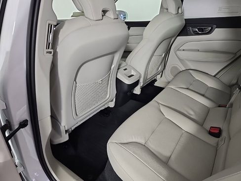 Certified 2023 Volvo XC60 B5 Plus w/ Climate Package image 15
