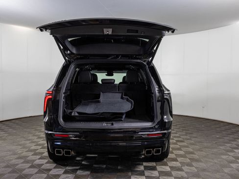 Used 2024 Chevrolet Traverse RS FWD image 46
