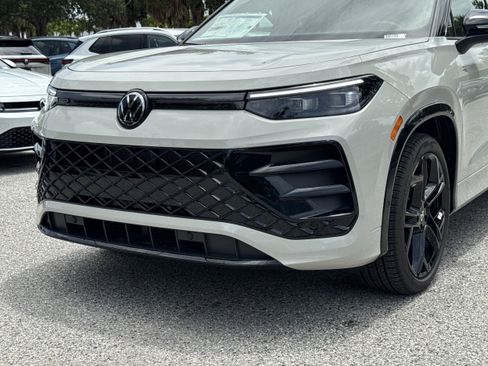 New 2026 Volkswagen Tiguan SE R-Line FWD image 8