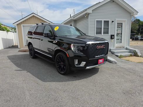 Used 2021 GMC Yukon SLT w/ Rear Media and Nav Package AWD/4WD image 2