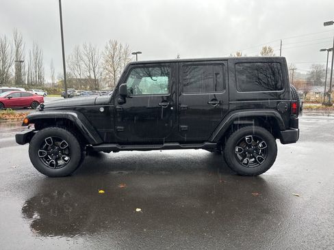 Used 2018 Jeep Wrangler Unlimited Sahara image 4