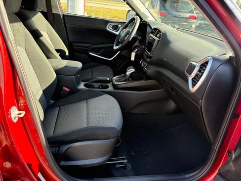 Used 2023 Kia Soul LX w/ LX Technology Package image 15