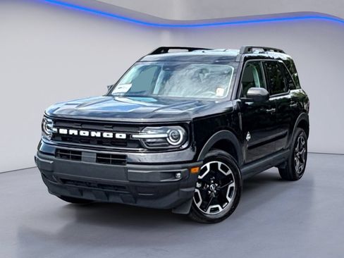 Used 2023 Ford Bronco Sport Outer Banks w/ Tech Package AWD/4WD image 2