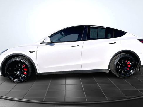 Used 2021 Tesla Model Y Long Range image 3