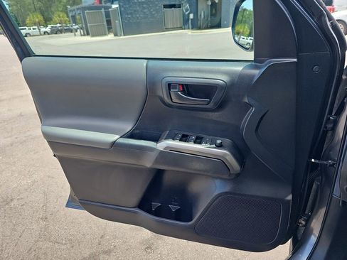 Used 2022 Toyota Tacoma SR5 AWD/4WD image 26