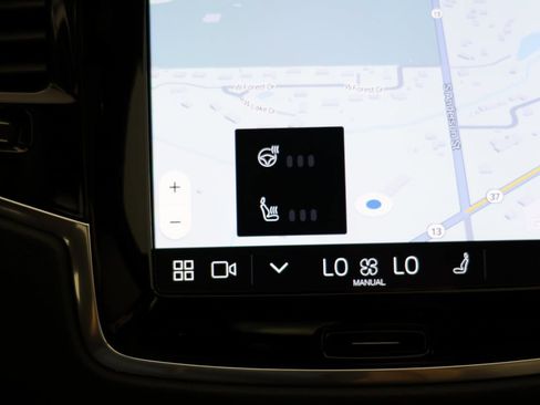 Used 2023 Volvo XC90 T8 Ultimate image 9