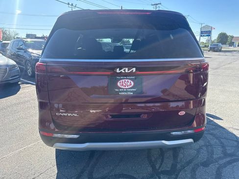 Used 2024 Kia Carnival EX FWD image 6