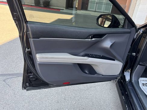 Used 2020 Toyota Camry LE FWD image 16